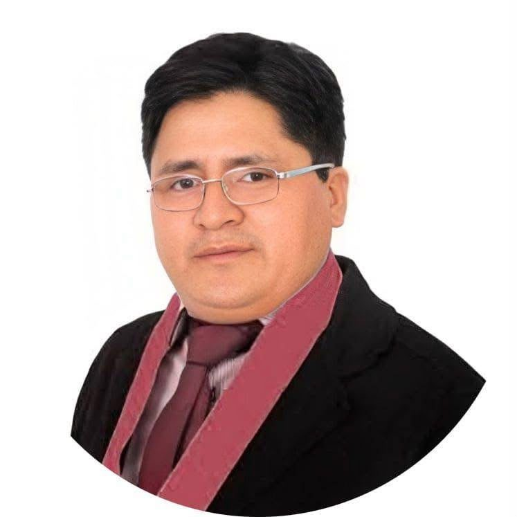 Francisco Prado con toga
